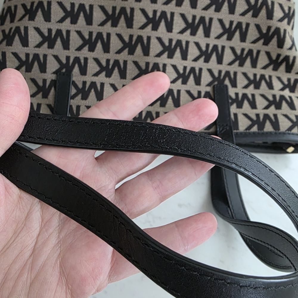 Michael kors medium signiture tote tan and black leather and gold accent - Picture 6 of 8